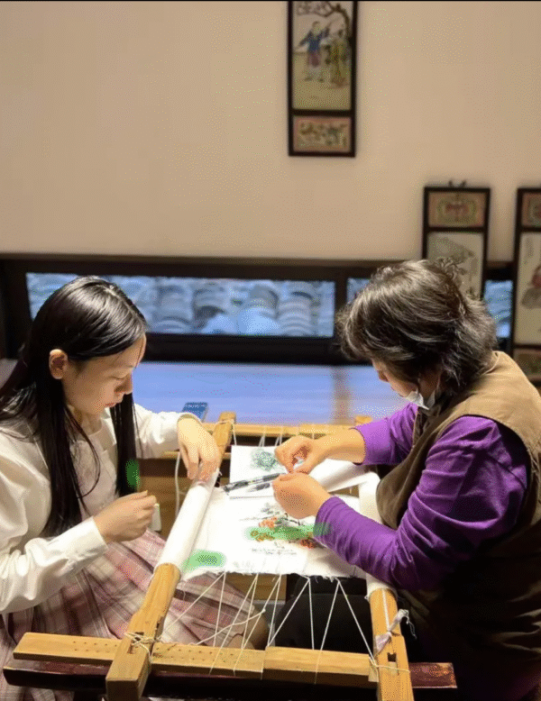 Yu Garden Intangible Cultural Heritage Experience - Image 4