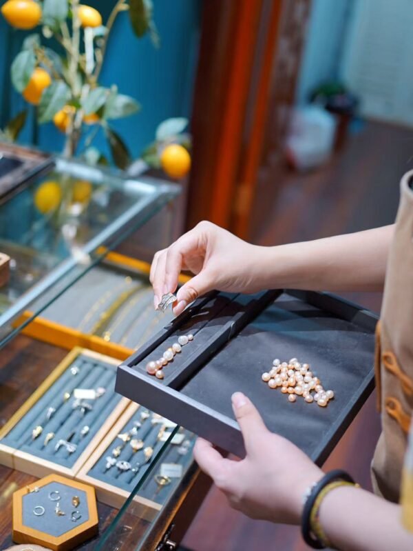 Experience pearl fishing and jewelry making